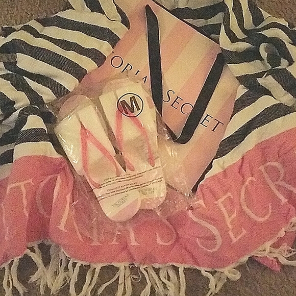 Victoria's Secret VINTAGE pink white striped flip flops - Picture 1 of 4